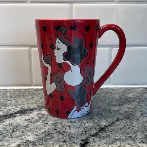 Snow White Authentic Disney Store Mug - Picture 1 of 4